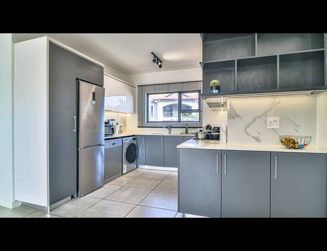 3 BEDROOM APARTMENT FOR SALE IN IZINGA ESTATE